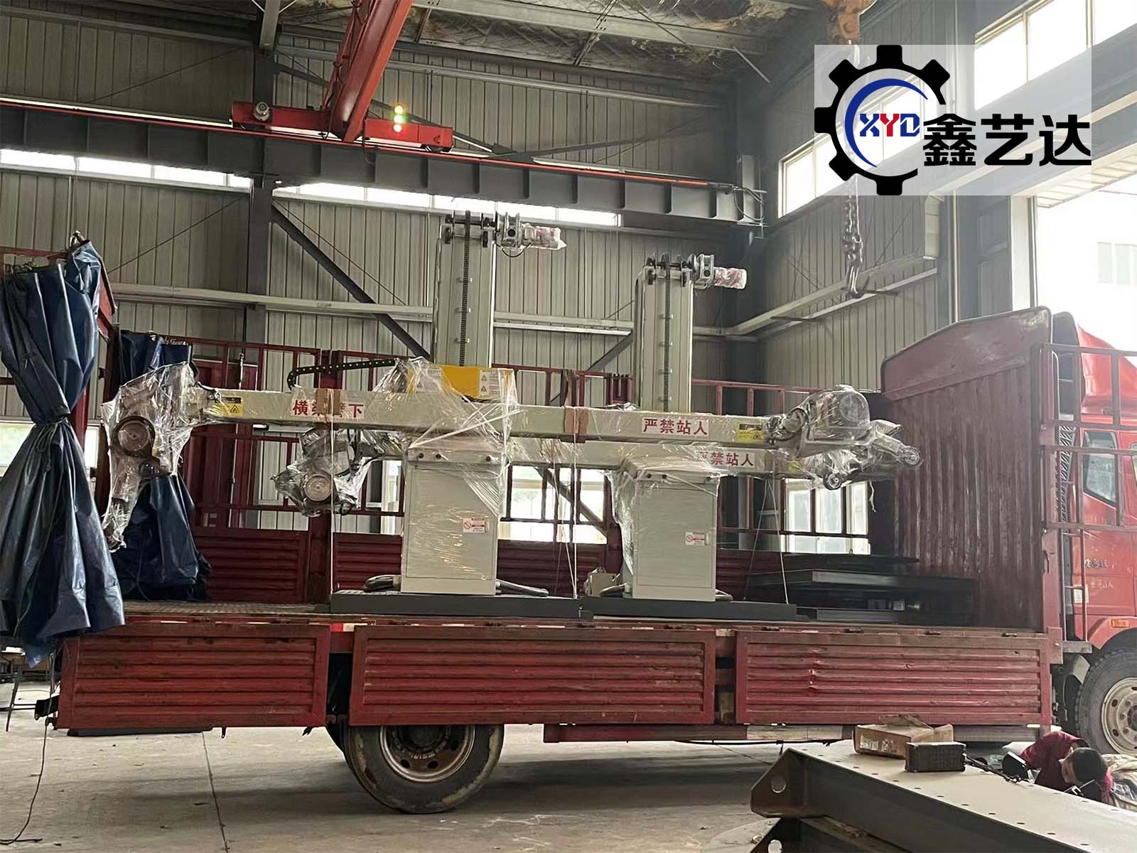 鑫藝達(dá)2臺(tái)罐體封頭一體拋光機(jī)發(fā)貨山東！